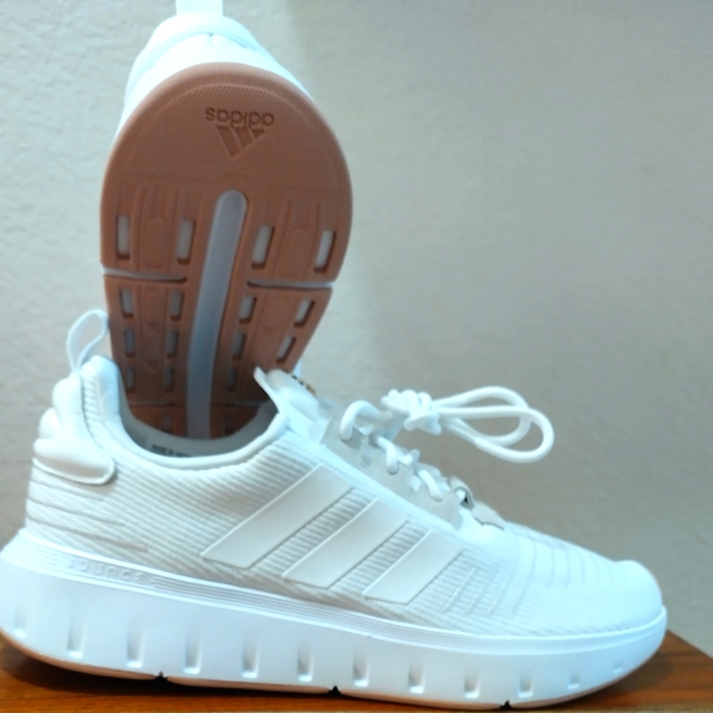 WOMEN'S ADIDAS SWIFT RUN 23 - Picture 3 of 5